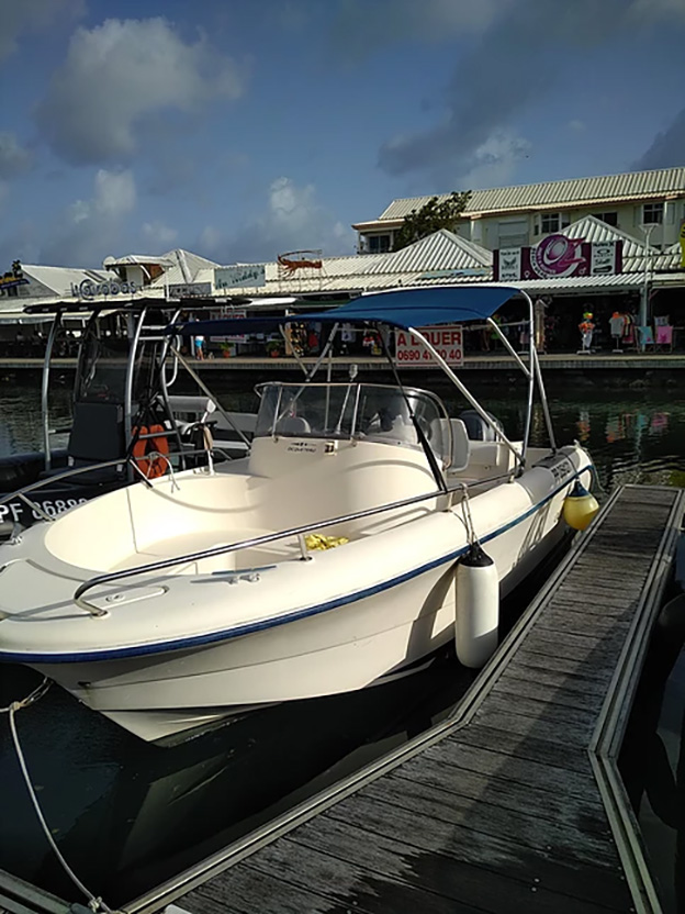 PETITE-TERRE : Location de bateau sans skipper - photo 1